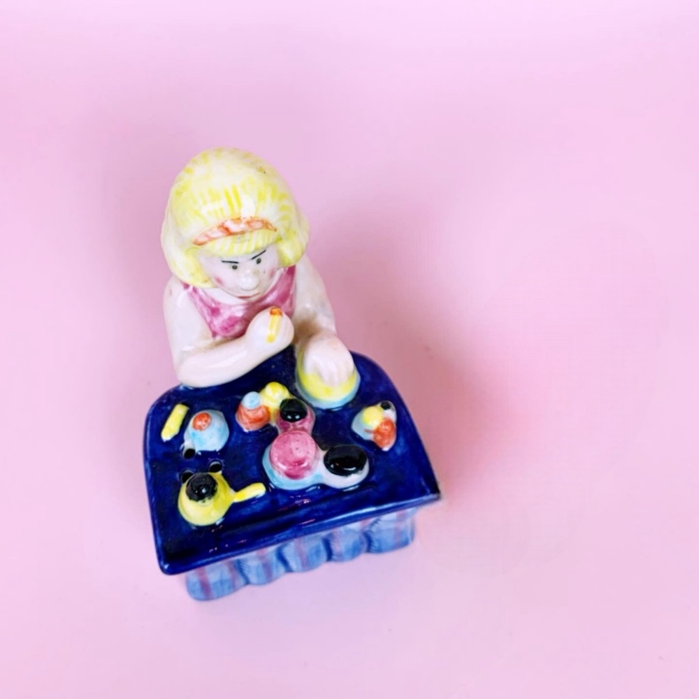 OCI Omnibus Vintage 1980’s Beauty Bar Salt Shaker